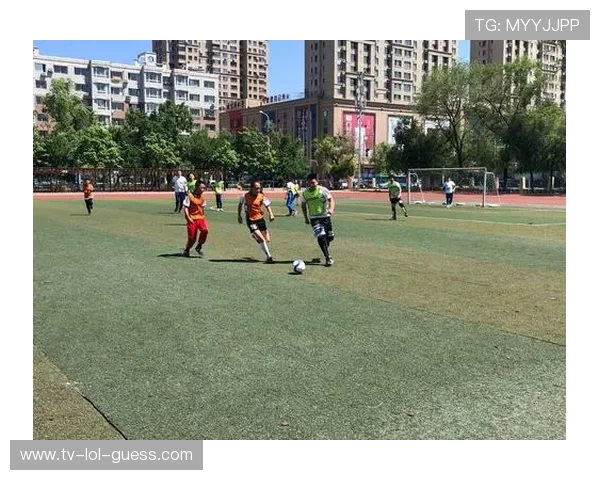 足球星视力揭秘从赛场表现到训练细节全面解读运动员眼力秘诀