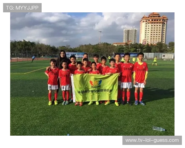 足球球星如何看待孩子成长与教育的独特观点与实践 足球球星如何看待孩子成长与教育的独特观点与实践